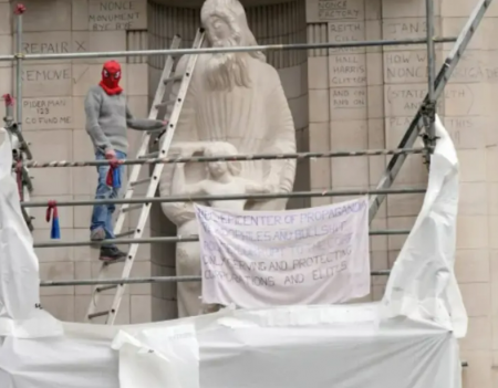 سبايدرمان مطلوب للأمن في لندن